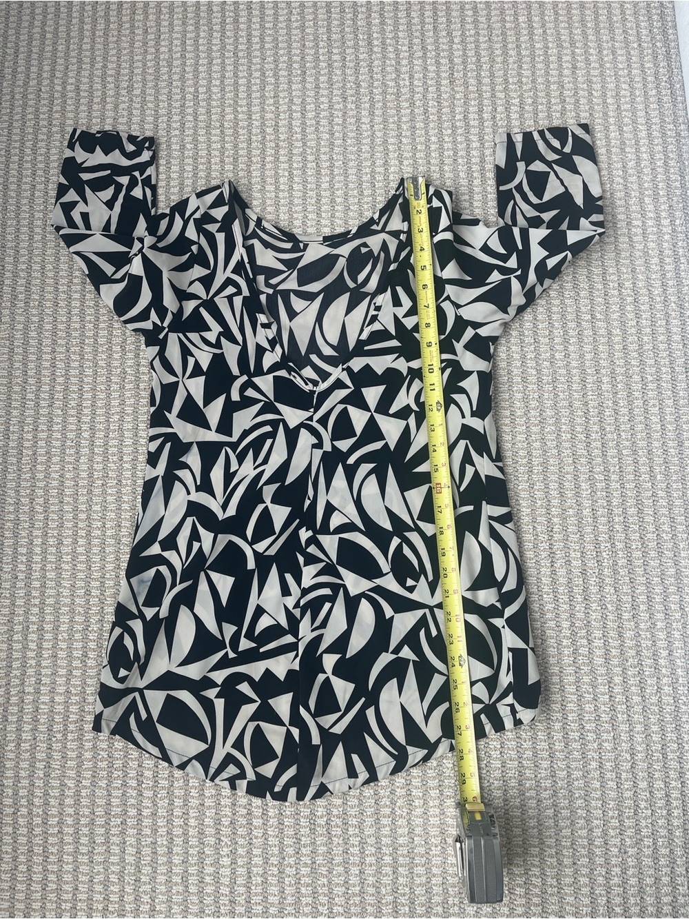Bold Geometric Abstract Blouse - Picture 4 of 6
